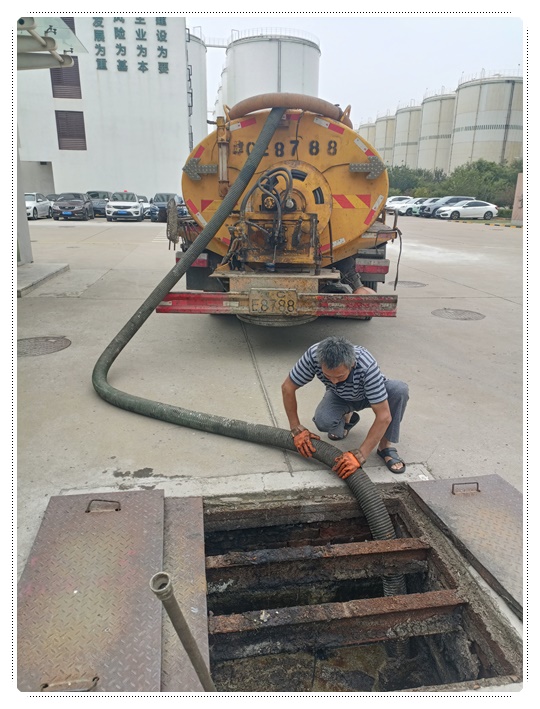 鹤峰隔油池清掏