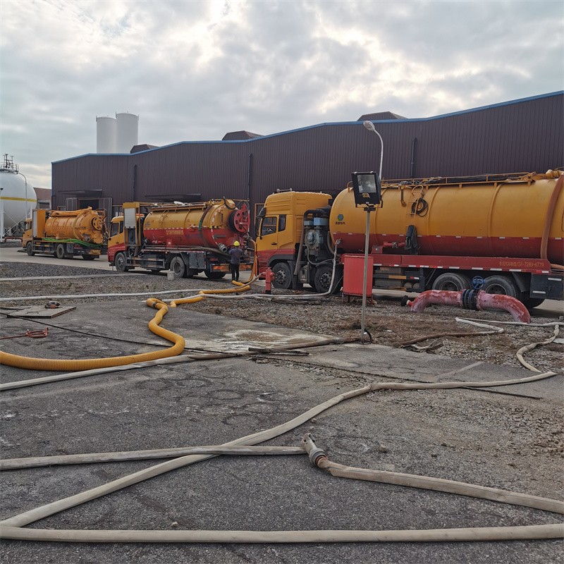 鹤峰污水池清理